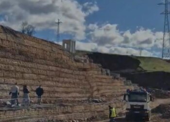 Rruga Përrenjas-Librazhd e bllokuar nga rrëshqitjet masive, pritshmëri për hapjen e saj të hënën / Bypass i gatshëm nesër për të lehtësuar kalimin në zonën e dëmtuar.