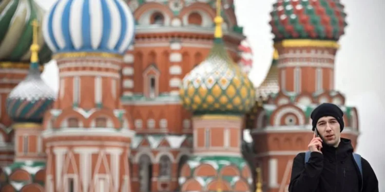 Rusia ndalon WhatsApp, forcon kontrollet mbi aplikacionet e huaja për mesazhe.