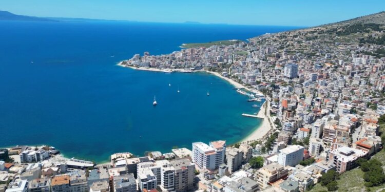 Saranda ka nevojë për punëtorë, sektori turistik përballet me deficit të stafit të aftë, krizë edhe në parkim.