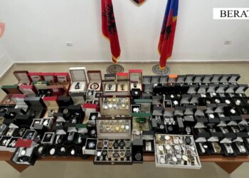 Shiste orë "Rolex" të falsifikuara, pronari i dyqanit në Berat përballet me pasojat e kontrabandës