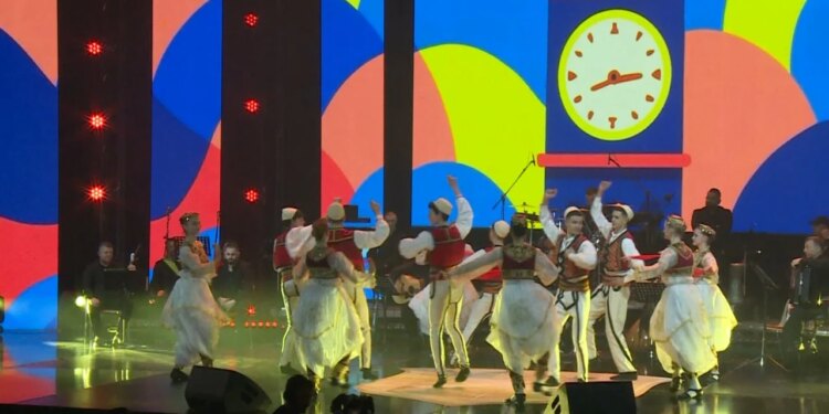 Shoqata Tirana nderon figurat e njohura në 106-vjetorin e shpalljes së Tiranës si kryeqytet, me një ekspozitë pikturash nga artistë të njohur dhe një festë me “Sofrën Tironse”.