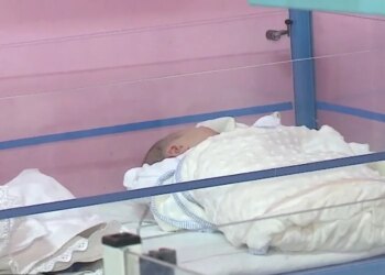 Shqipëria po përballet me një plakje të shpejtë: Rënie e theksuar e lindjeve, vendi në rrugën drejt tkurrjes demografike.