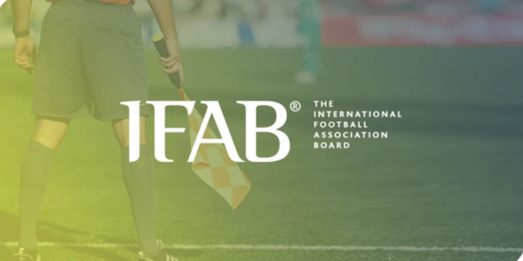 Sistemi VAR dhe vonesat: Përpjekjet e IFAB për të reformuar rregullat para Botërorit 2026