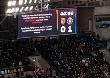 Skandal në FA Cup: Tifozë të arrestuar për thirrje homofobe gjatë ndeshjes së Chelsea-t.