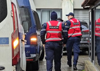 Skandali i mbetjeve "Kurum", 20 të arrestuarit paraqiten në Gjykatën e Durrësit.