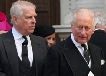 Skandali në Buckingham: Charles u informua për marrëdhëniet sekrete të Princit Andrew që në vitin 2019.