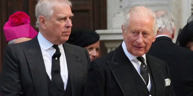 Skandali në Buckingham: Charles u informua për marrëdhëniet sekrete të Princit Andrew që në vitin 2019.