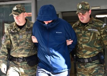 Skandali në ushtrinë greke: Koloneli arrestohet për spiunazh për Kinën, familjarët flasin për udhëtimin e tij të vetëm në Pekin dhe studimin e gjuhës.