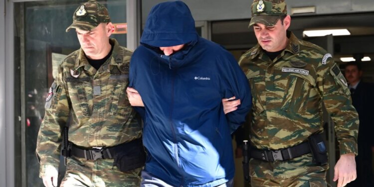 Skandali në ushtrinë greke: Koloneli arrestohet për spiunazh për Kinën, familjarët flasin për udhëtimin e tij të vetëm në Pekin dhe studimin e gjuhës.