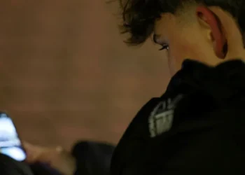 Spanja vendos masa të rrepta: Fëmijët nën 16 vjeç nuk do të kenë më akses në rrjetet sociale.