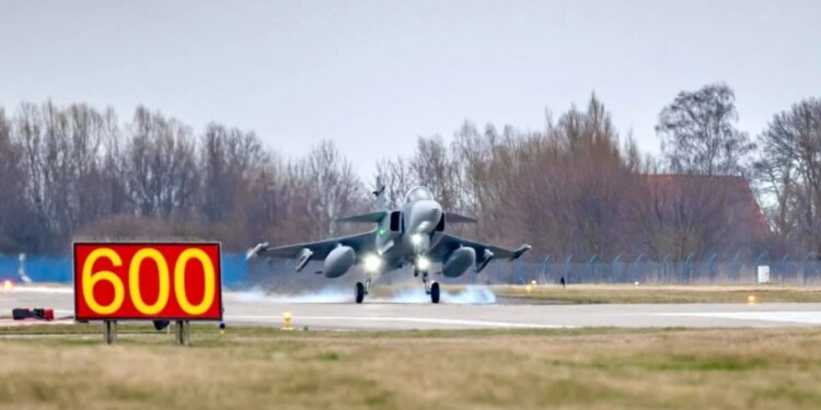 Suedia vendos një sistem alarmi nëpërmjet telefonit celular për sulme ajrore, zhvillon një aplikacion për të raportuar dronët.