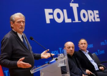 "Tani, shpresa jonë e vetme jemi ne", Berisha për demokratët: Rama po injoron ultimatumet e Brukselit që do të çojnë në ndalimin e procesit të integrimit.