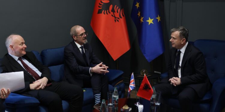 Taulant Balla takon në Kuvend deputetin britanik Paul Foster: Ndërlidhja e përvojave përmirëson standardet e përfaqësimit.