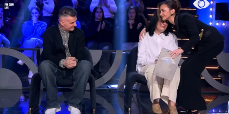 Të gjithë me lot në Fan Club: Mamaja e Stenaldos emocionon me historinë e saj, thotë se është bërë e fortë falë tij.