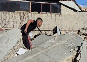 Të pastrehë pas përmbytjeve në Durrës: Autoritetet vendosin të pastrojnë kanalin kullues, por familjet kërkojnë zgjidhje.