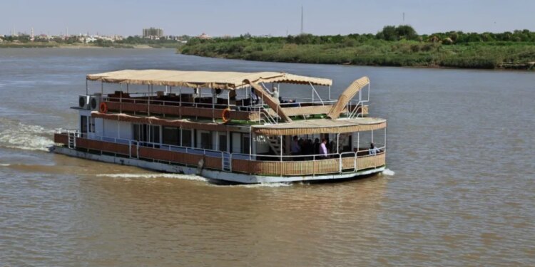 Tragjedia në lumin Nil: Varka e pasagjerëve përmbytet, 21 të vdekur.