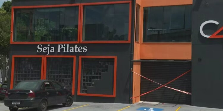 Tragjike: 27-vjeçarja që po mësonte not në pishinë të helmuar me kimikate humb jetën, bashkëshorti i saj në gjendje të rëndë.