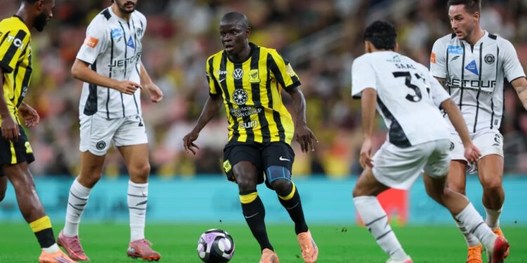 Transferimi i Kantes në Europë bllokohet, një gabim i klubit të tij pengon kalimin te gjiganti turk.