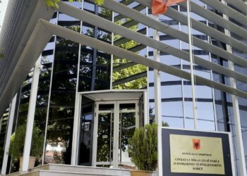 Tre individë në Korçë gjykohen për ofrim parash me fajde dhe përdorimin e pasurive të paluajtshme si “garanci”