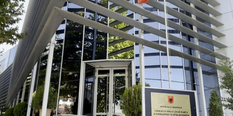 Tre individë në Korçë gjykohen për ofrim parash me fajde dhe përdorimin e pasurive të paluajtshme si “garanci”