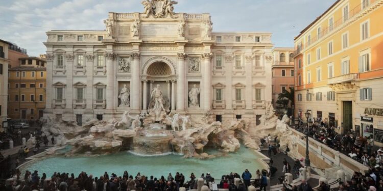 Treviti Shatërvan me tarifë, Roma vendos taksë prej 2 euro për vizitorët.