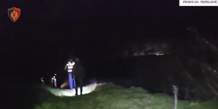U rrëzua dhe dyshohet se e ka marrë lumi Vjosë, kërkimet për trupin e 65-vjeçarit vazhdojnë.
