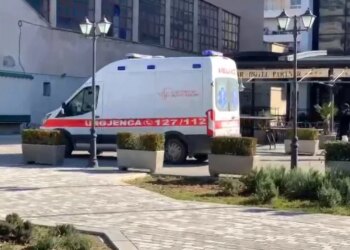 Vdes 4-vjeçari në Vlorë, dyshohet për reaksion alergjik nga mjalti