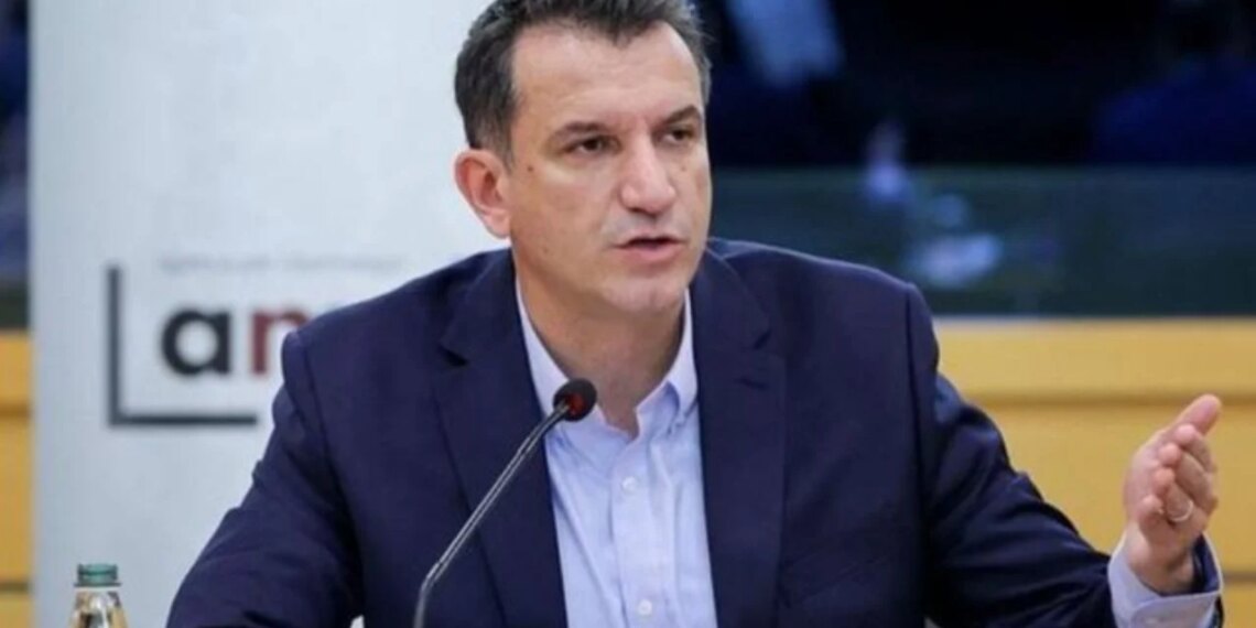 Veliaj qëndron në burg për shkak se kërkoi këshillim ligjor në SHBA; avokatët e kryebashkiakut thonë se 1 vit paraburgim është një spektakël politik.