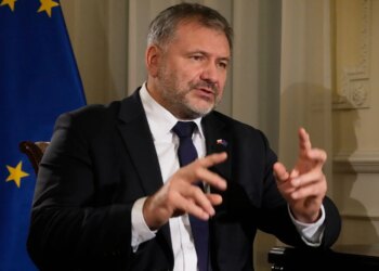 Video: Ministri polak i Drejtësisë gjobitet për mosprioritizimin e këmbësorëve gjatë drejtimit të automjetit