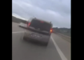 Video/ Motoçiklisti në autoşkollë me shpejtësi 113 km/orë, shihni aksidentin e rëndë me kamionin në Turqi