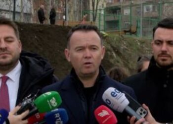 Vrasjet e shqiptarëve nga banda serbe "Roja e Urës": Mitrovica nderon kujtimin e 4 shkurtit