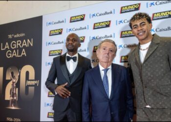 Yamal tregon besnikëri ndaj Barcelonës: "Shpresoj të qëndroj këtu përjetë, në klubin më të mirë në botë"