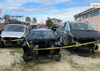Zbulohen dy objekte në Dimal, ku prishej dhe shitej pjesë automjetesh të kontrabanduara nga MB; sekuestrohen 68 automjete dhe arrestohet pronari.