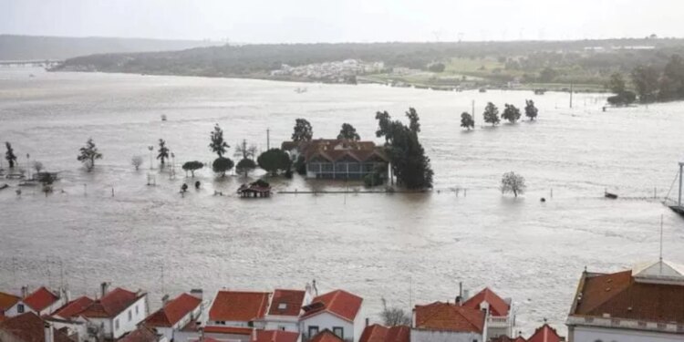 Zgjedhje në kushte të vështira, Portugalia zgjat presidentin e ri përballë përmbytjeve dhe stuhive fatale