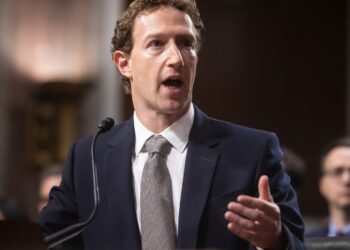 Zuckerberg para gjykatës: Një e re 20-vjeçare padit platformat online për krijimin e varësisë