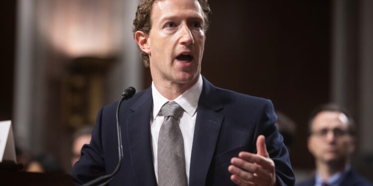 Zuckerberg para gjykatës: Një e re 20-vjeçare padit platformat online për krijimin e varësisë