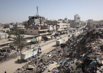 Zyrtarët e Trump po hartojnë një bazë ushtarake me 5,000 ushtarë në Gaza, sipas një raporti nga The Guardian.