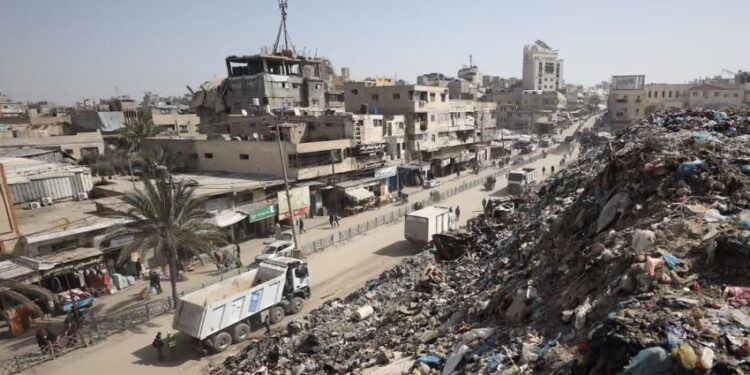 Zyrtarët e Trump po hartojnë një bazë ushtarake me 5,000 ushtarë në Gaza, sipas një raporti nga The Guardian.