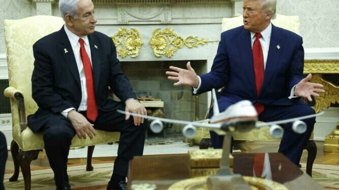 WASHINGTON, DC - APRIL 07: U.S. President Donald Trump (R) speaks alongside Israeli Prime Minister Benjamin Netanyahu with a model of Air Force One on the table, during a meeting in the Oval Office of the White House on April 7, 2025 in Washington, DC. President Trump is meeting with Netanyahu to discuss ongoing efforts to release Israeli hostages from Gaza and newly imposed U.S. tariffs. (Photo by Kevin Dietsch/Getty Images)
