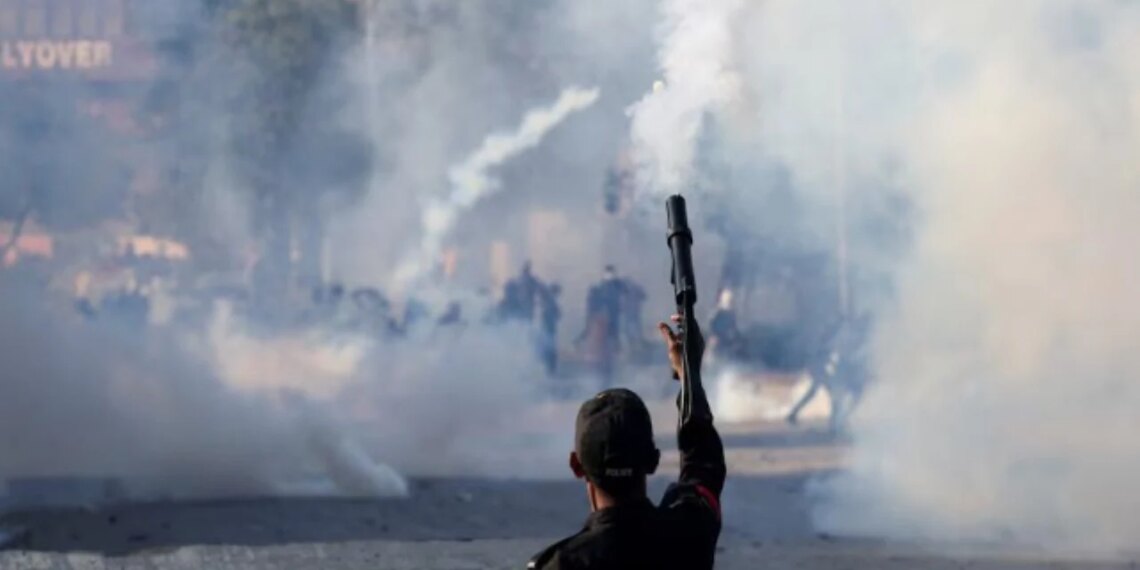 Protesta dhe festime në gjithë botën pas sulmeve në Iran; 23 të vdekur në Pakistan, përplasje te konsullata amerikane.