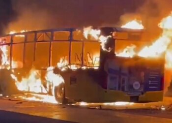 Tragjedia në Zvicër: Autobusi shpërthen në flakë në mes të rrugës, 6 të vdekur dhe 5 të plagosur