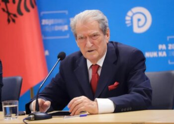 "Qeveria mban të rezervuara takimet në Bruksel", Berisha: Delegacioni i BE në Tiranë duhet të informojë mbi procesin e kapitujve.