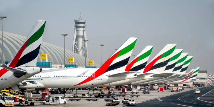 Emiratet e Bashkuara Arabe heqin kufizimet ajrore të vendosura pas sulmeve nga Irani, fluturimet pritet të rikthehen në normalitet.