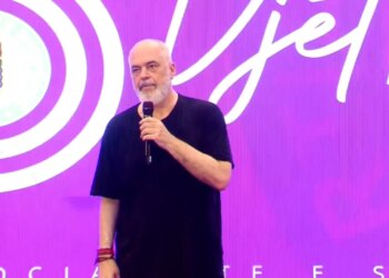 “U zotua për atë parullë”/ Rama në Elbasan: Ata në Vlorë e mbështesin zhvillimin, mos i konfuzoni gjërat.