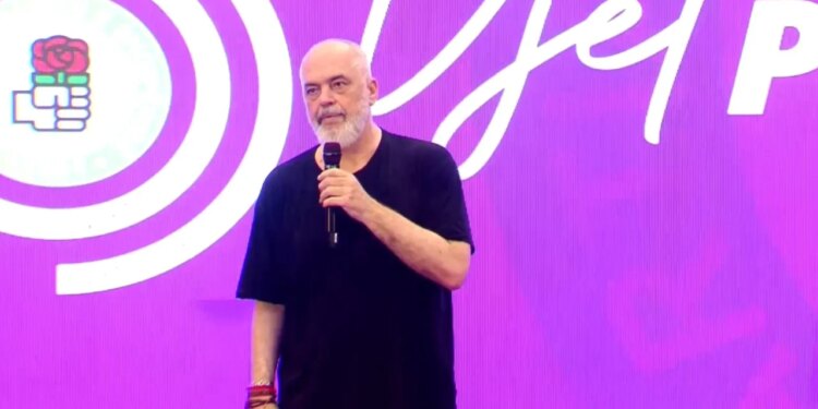 “U zotua për atë parullë”/ Rama në Elbasan: Ata në Vlorë e mbështesin zhvillimin, mos i konfuzoni gjërat.