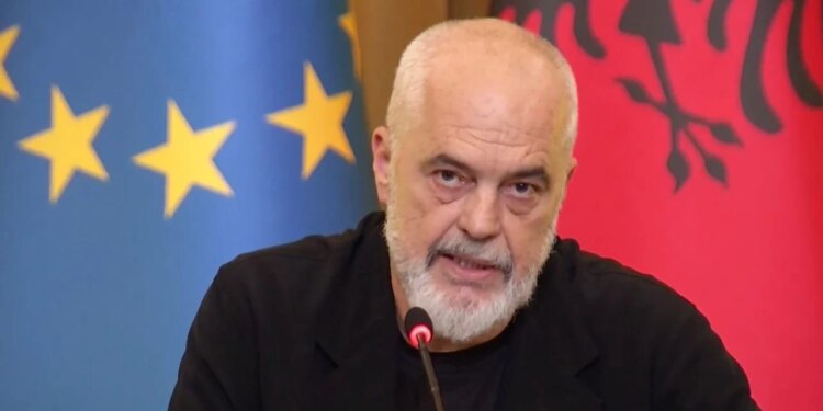 Le të këndojnë sa të duan ‘Rama, dorëheqje!’, Kryeministri para Drejtorëve Politikë të PS dhe Kryetarëve të Komisioneve: Misioni ynë do të vazhdojë deri sa të...