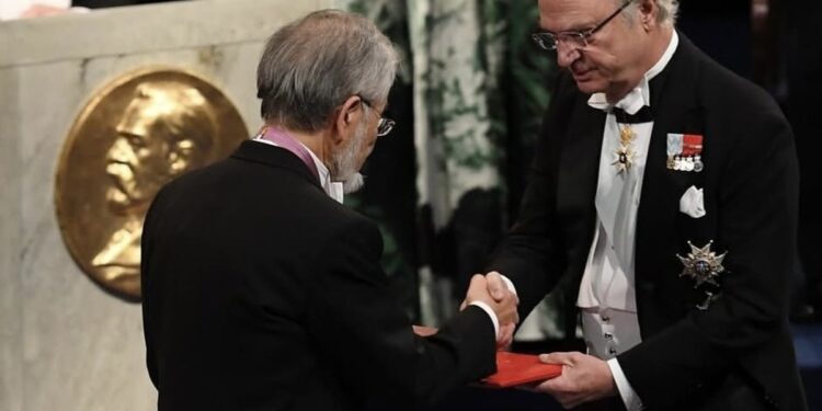 Shkencëtari që zbuloi rëndësinë e autofagjisë jep medaljen Nobel për të frymëzuar brezin e ri të studiuesve.