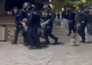 Dëmtimi i këmbës së 19-vjeçarit gjatë protestës, Policia e Shtetit pranon përdorimin e forcës dhe pezullon 4 agjentë e shefin e komisariatit nr. 1.