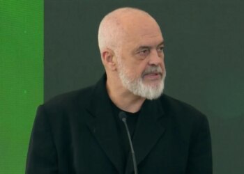 Kryeministri Rama nderon viktimat e 7 tetorit: Kujtesa të mos i nënshtrohet asnjëherë indiferencës.