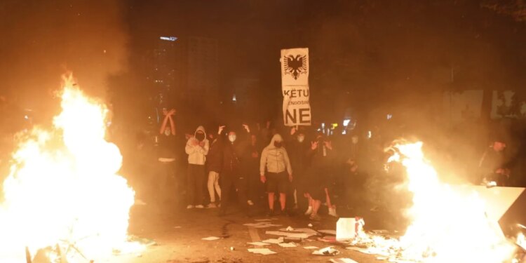 Protesta studentore në Tiranë, Ministria e Shëndetësisë informon për situatën e të plagosurve: 6 persona të lënduar në gjendje stabile
